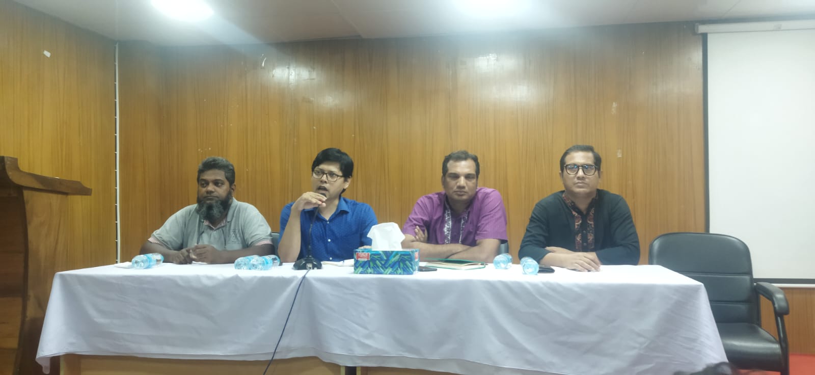 শিক্ষার্থীদের সাথে ববি প্রশাসনের মতবিনিময়